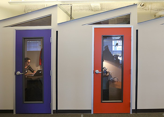 700x500_BManDoors